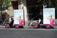Gedimino 9 reklamine kampanija, reklaminis velomobilis, reklamos masinos, advertising bike, promobike