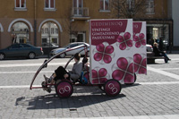 Prekybos centro Gedimino 9, reklamine kampanija, reklaminis velomobilis, reklamos masinos, advertising bike, promobike