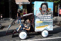 Vichy vandens parko reklamine kampanija, reklaminis velomobilis, reklamos masinos, advertising bike, promobike